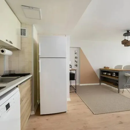 公寓 Gorgeous Bright New 2bd Home! #212 *
